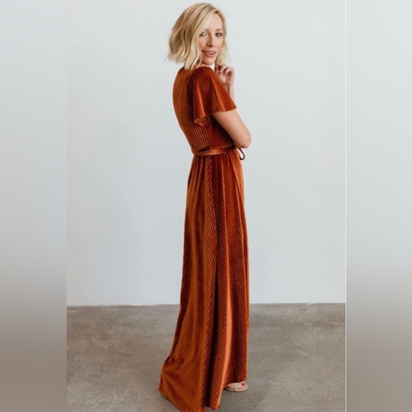SIMPLEE ribbed velvet wrap dress- Copper - Picture 3 of 6